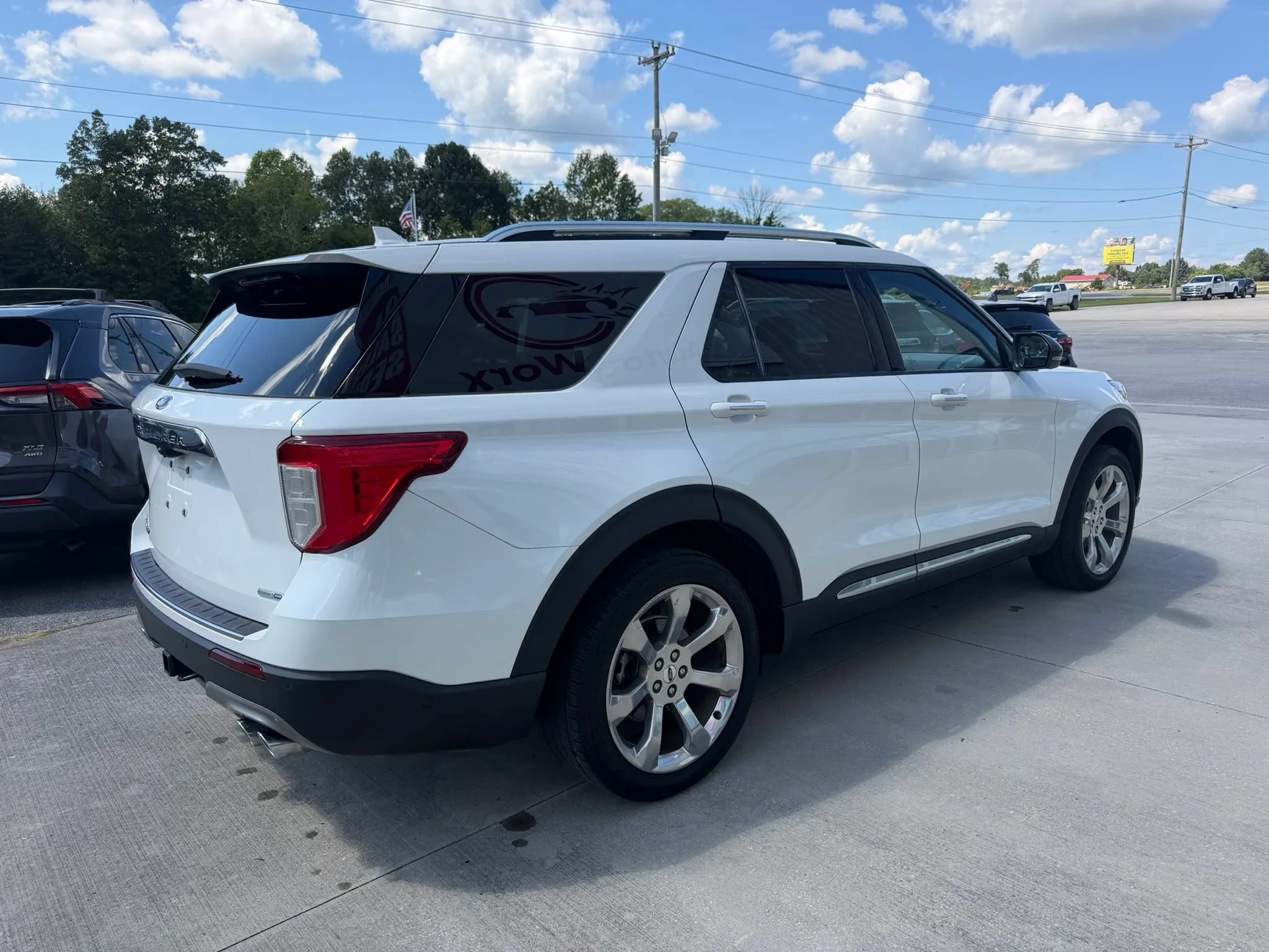 Used 2020 Ford Explorer Platinum w/ Premium Technology Package AWD/4WD image 26