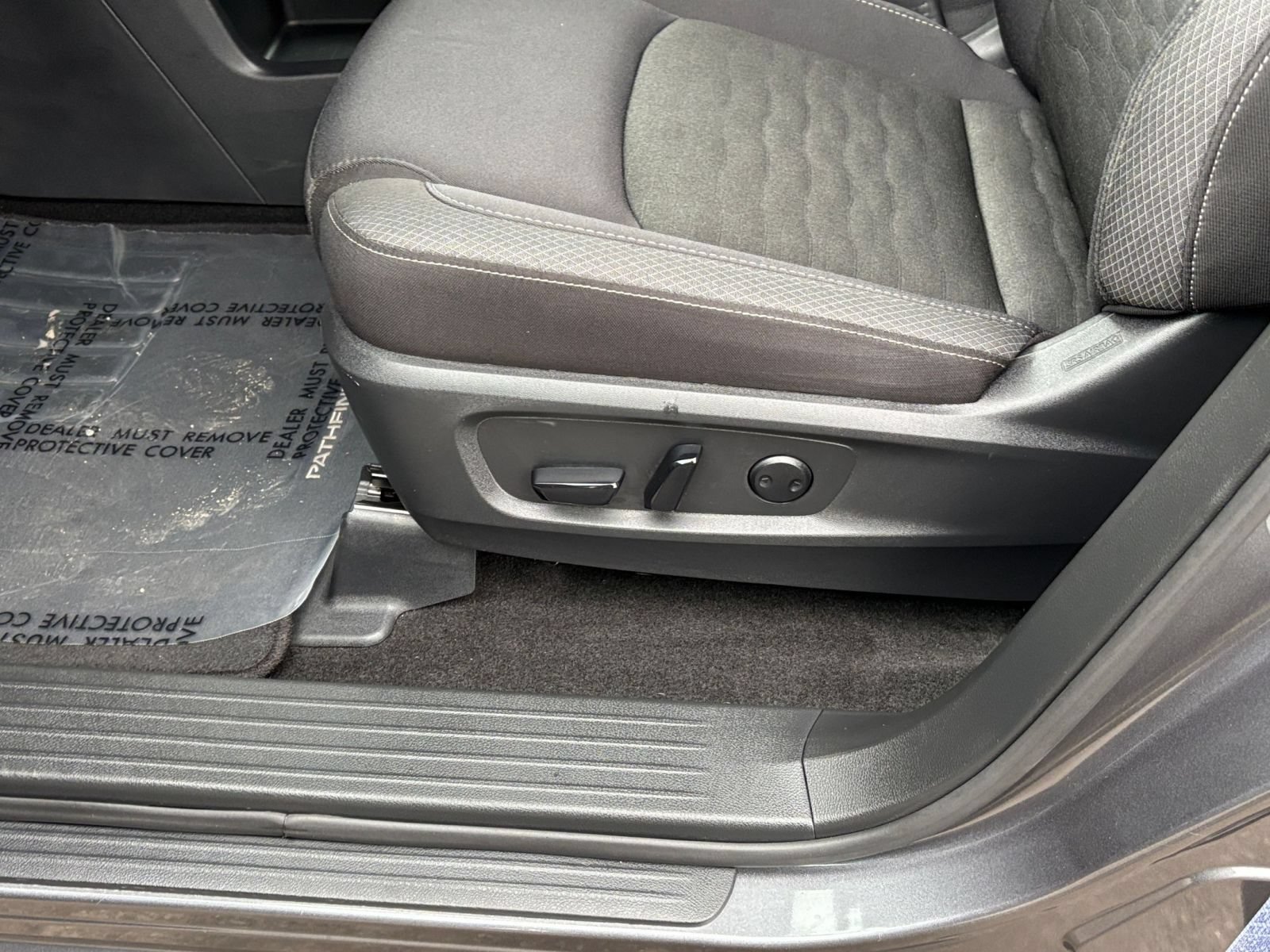 Used 2025 Nissan Pathfinder SV FWD image 22