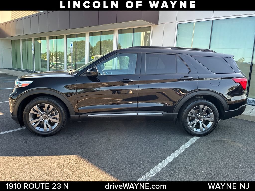 Used 2022 Ford Explorer XLT w/ Equipment Group 202A AWD/4WD image 2