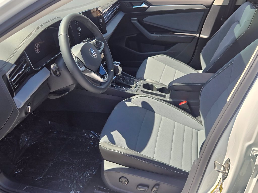 New 2027 Volkswagen Jetta SE FWD image 7