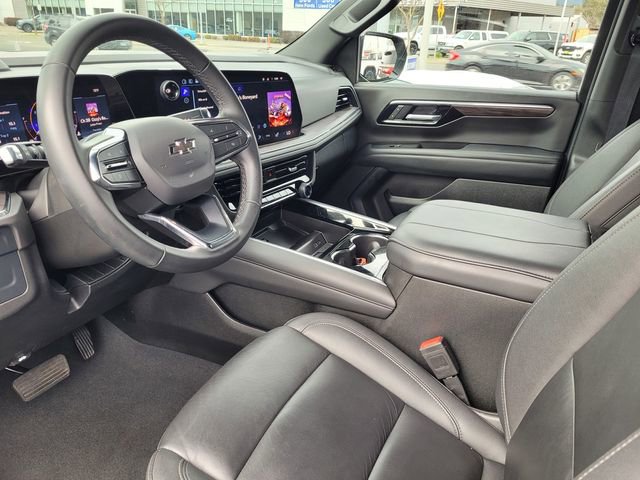 Used 2025 Chevrolet Suburban Z71 image 12