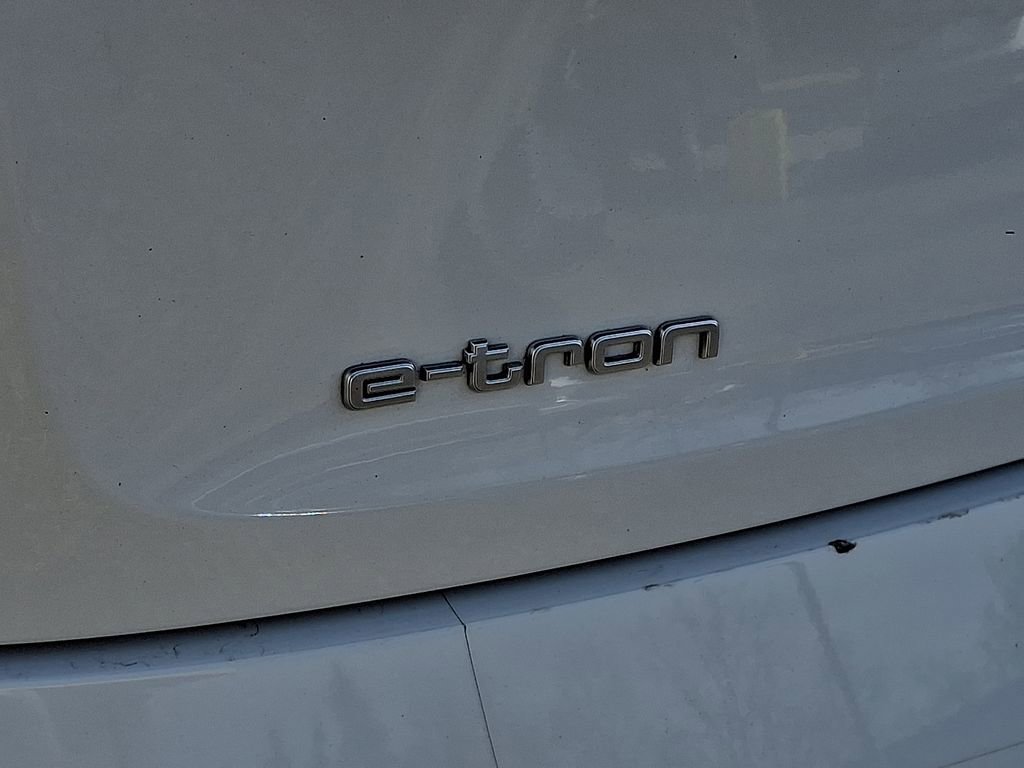 Used 2023 Audi e-tron Premium w/ Convenience Plus Package image 29