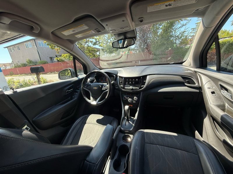Used 2019 Chevrolet Trax LT w/ Redline Edition AWD/4WD image 9