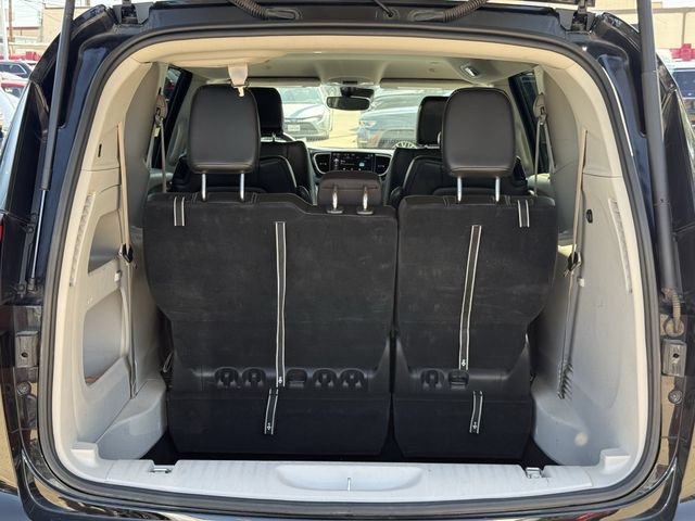 Used 2024 Chrysler Pacifica Touring-L FWD image 31