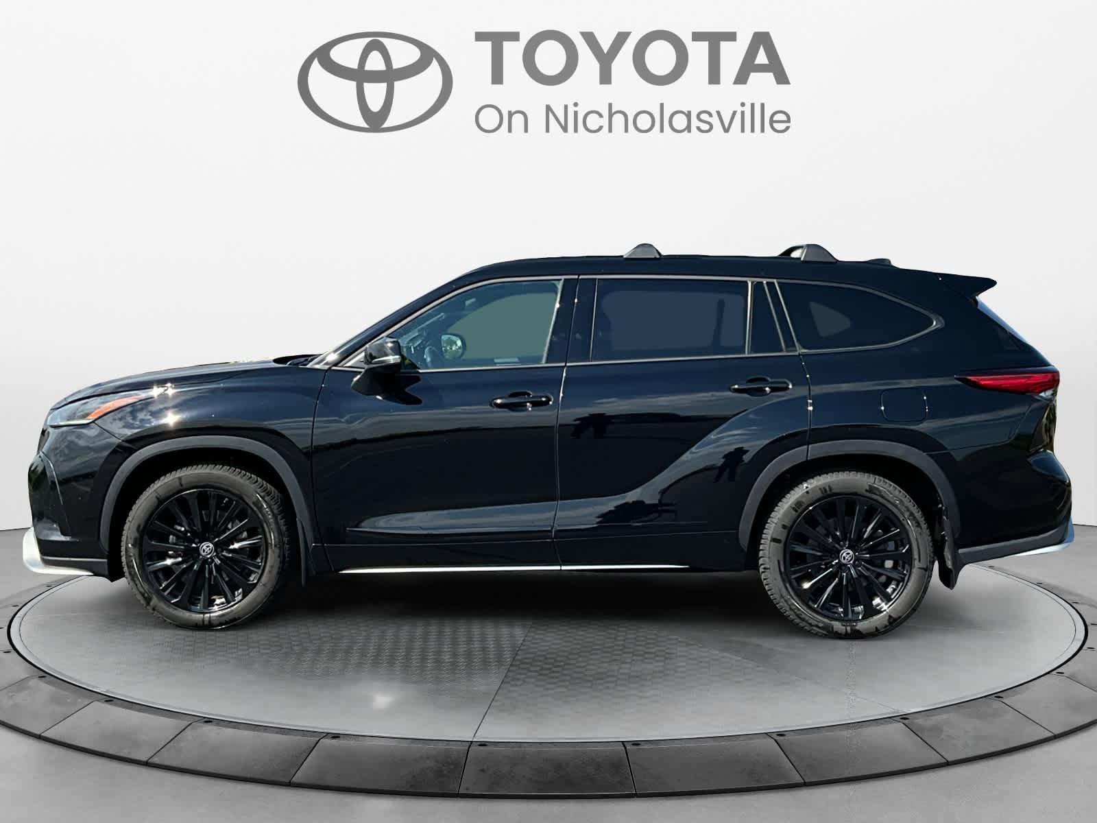 Used 2023 Toyota Highlander XSE FWD image 3