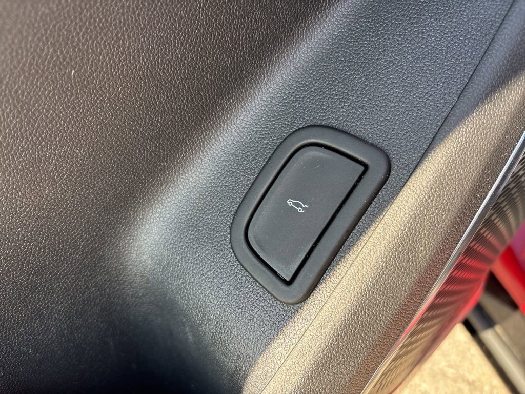 Used 2024 Chevrolet Traverse RS image 18