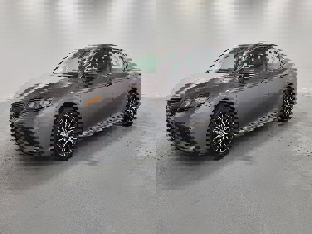 Used 2023 Toyota Camry SE image 4