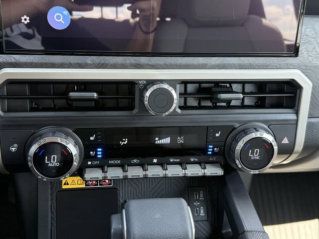 Used 2025 Toyota Tacoma Limited AWD/4WD image 12