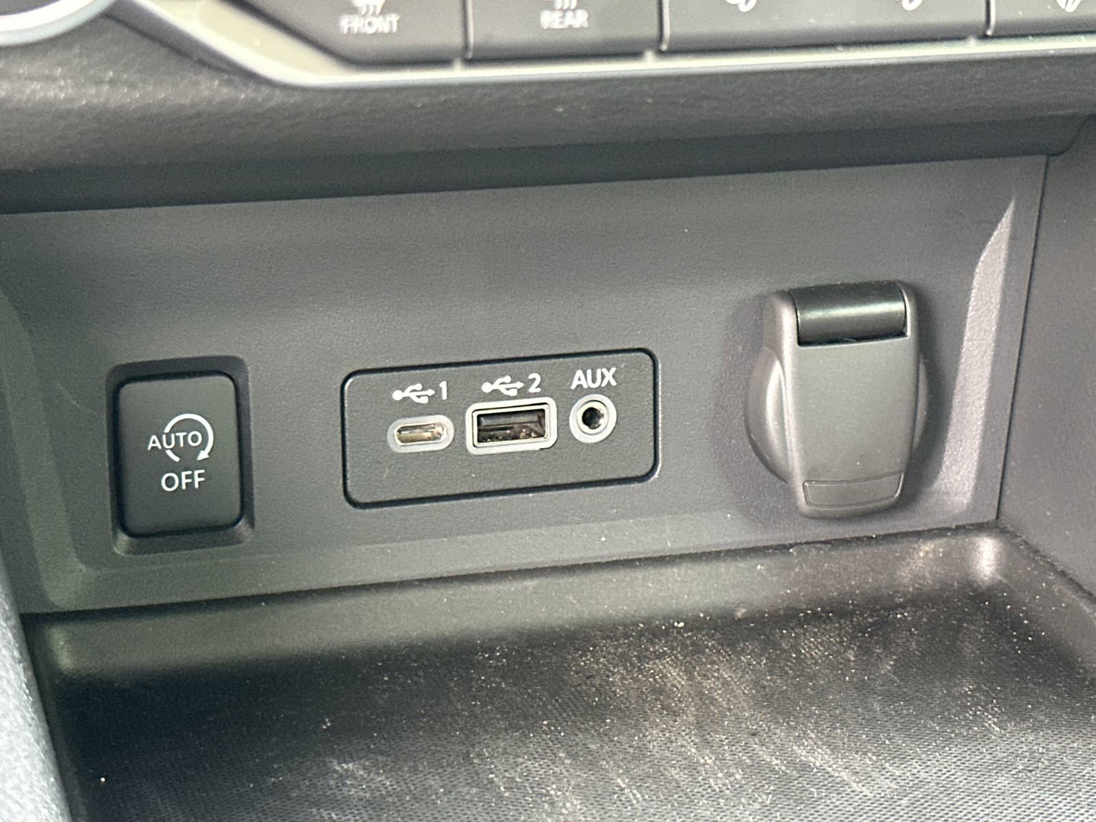 Certified 2025 Nissan Sentra SR w/ SR Premium Package FWD image 29