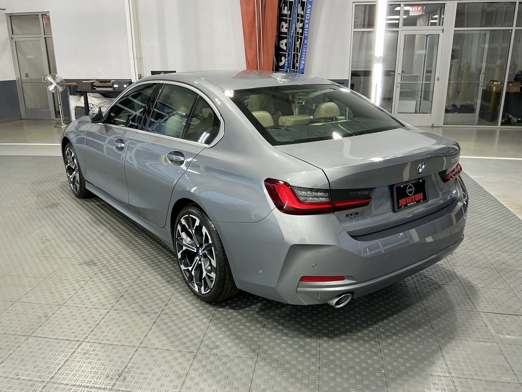 Used 2025 BMW 330i Sedan w/ Convenience Package image 39