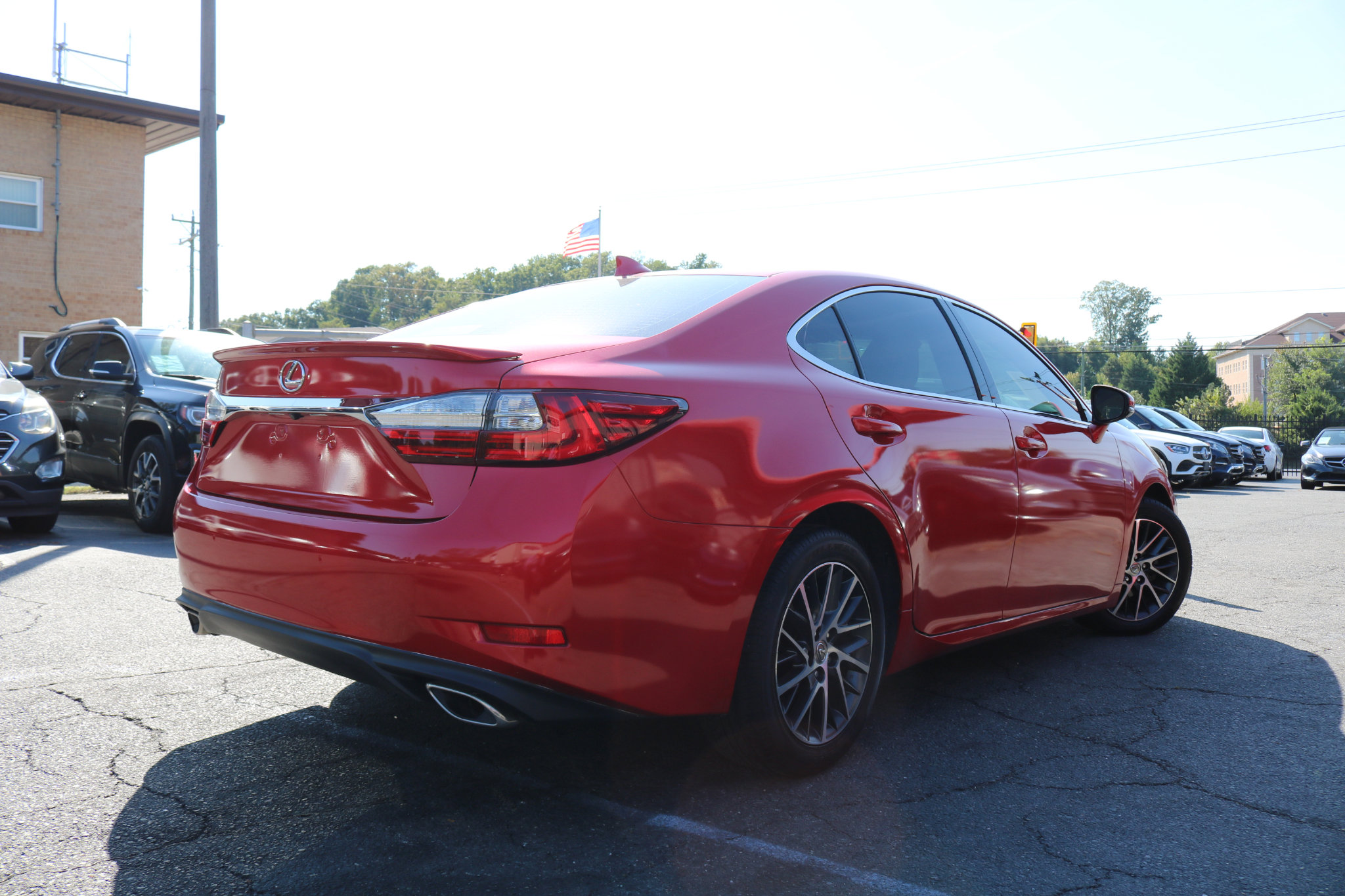 Used 2016 Lexus ES 350 w/ Luxury Package w/Wood Trim image 4