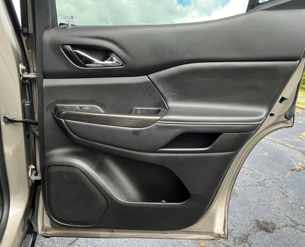 Certified 2023 GMC Acadia SLT image 18