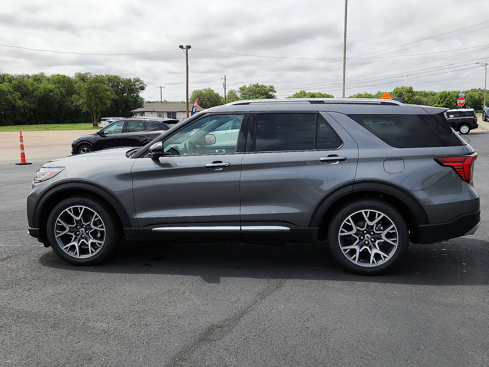 New 2025 Ford Explorer Platinum w/ Ultimate Package image 2