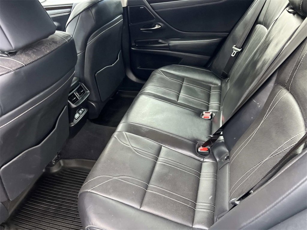 Used 2019 Lexus ES 300h w/ Luxury Package image 11