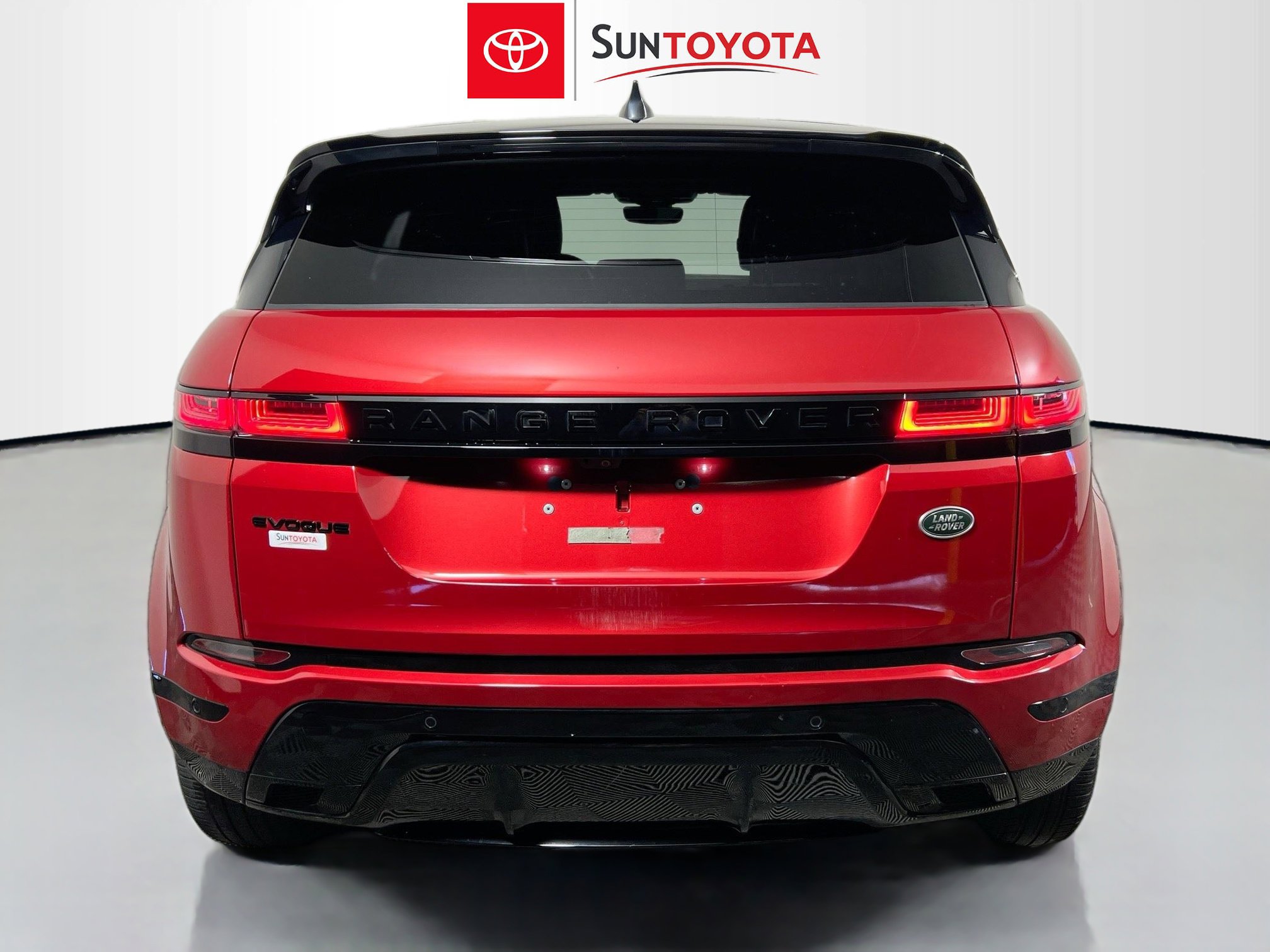 Used 2023 Land Rover Range Rover Evoque R-Dynamic SE image 5