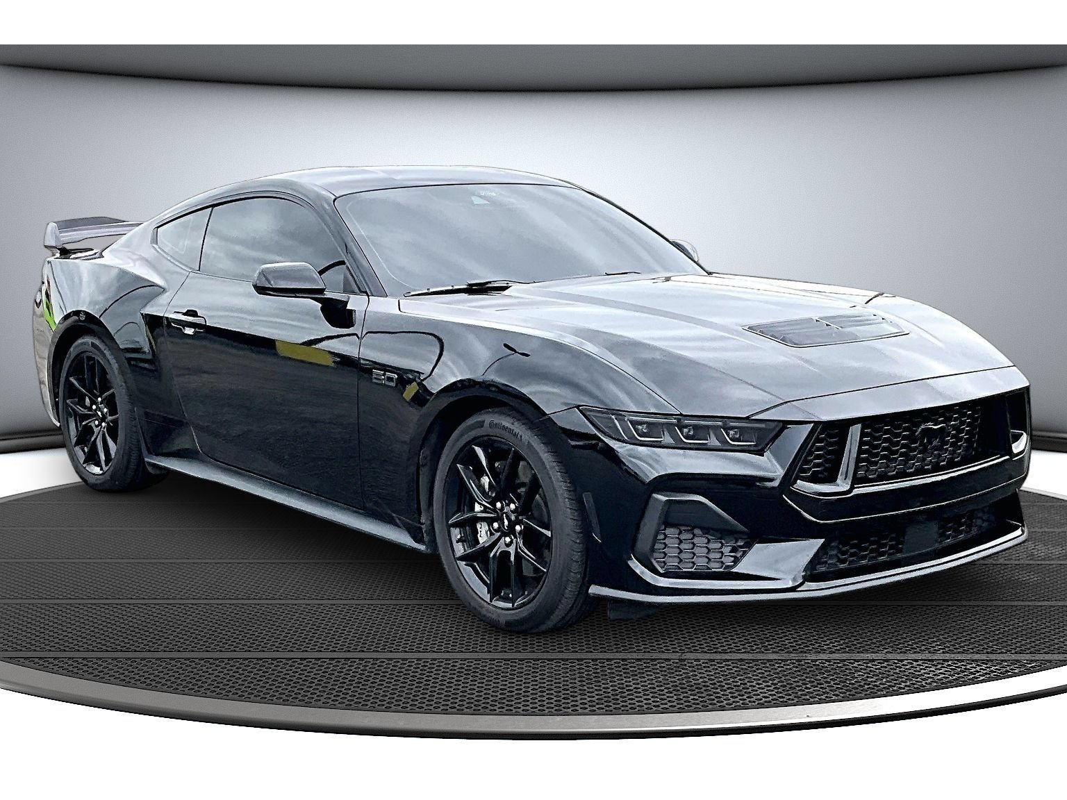 Used 2024 Ford Mustang GT RWD image 2