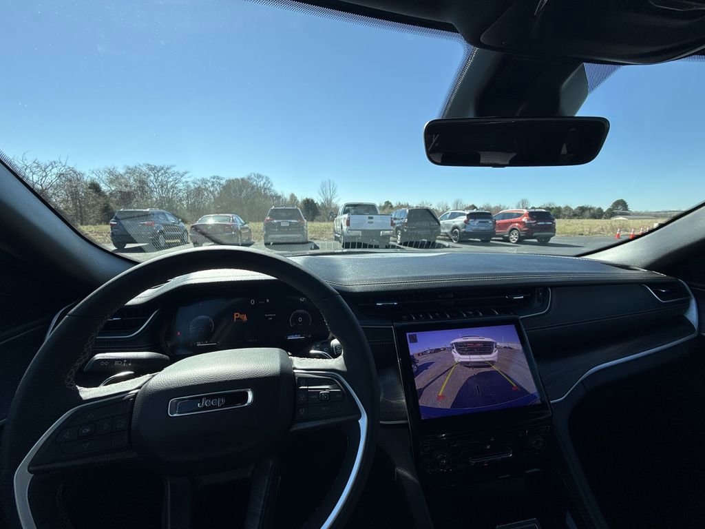 Used 2025 Jeep Grand Cherokee Limited image 27