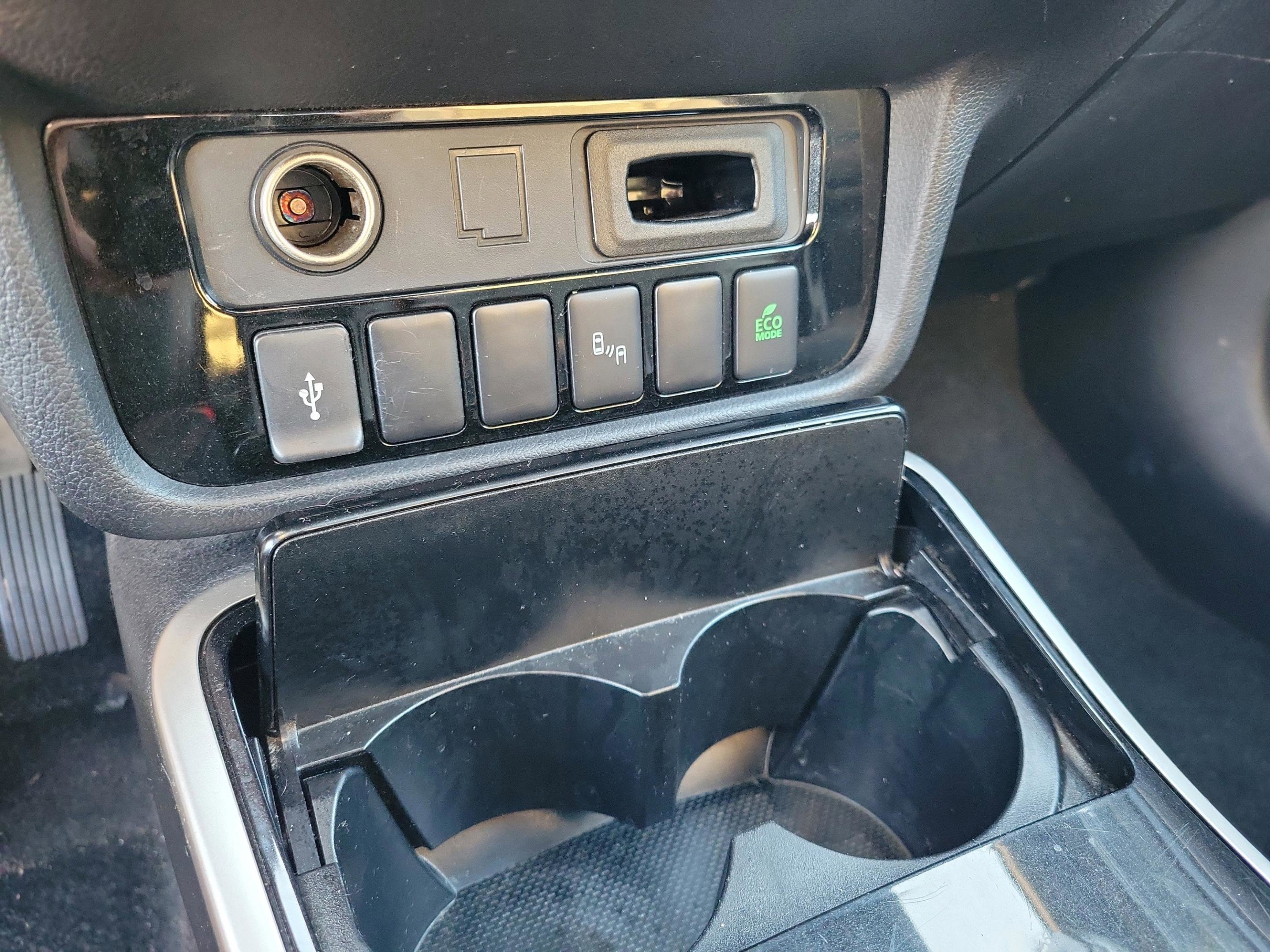 Used 2020 Mitsubishi Outlander SE image 33
