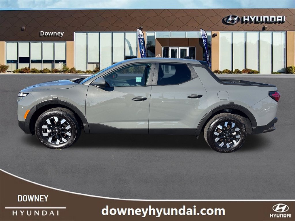 Used 2025 Hyundai Santa Cruz SE AWD/4WD image 2