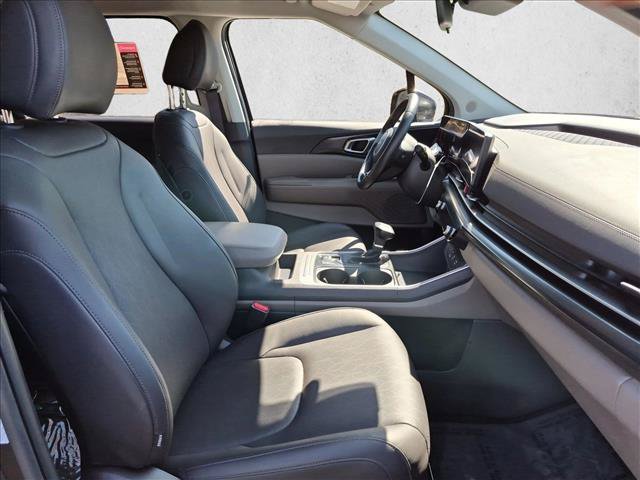 Used 2026 Kia Carnival FWD image 22