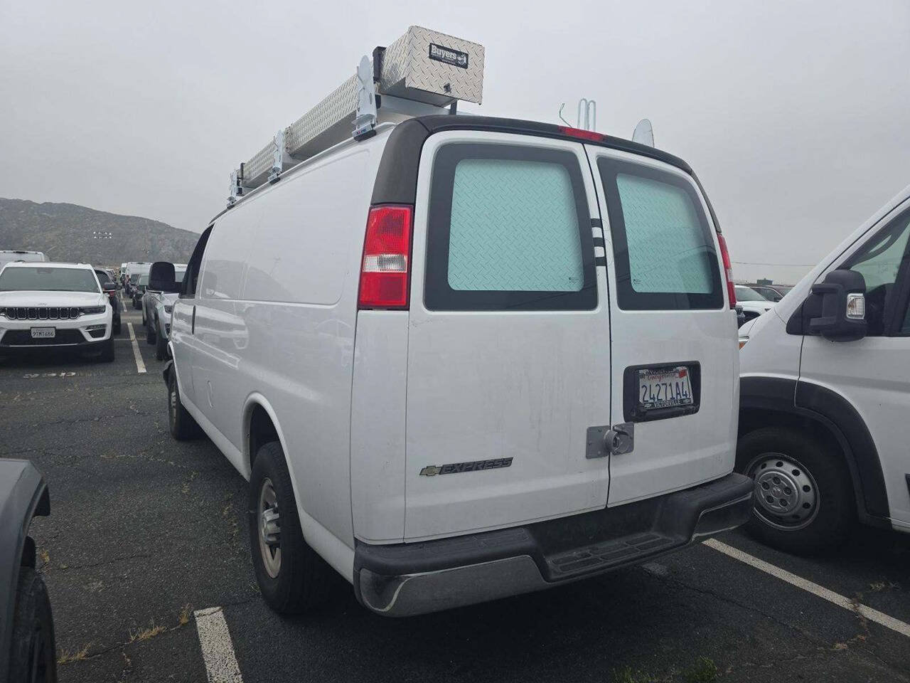 Used 2023 Chevrolet Express 2500 w/ Driver Convenience Package RWD image 2