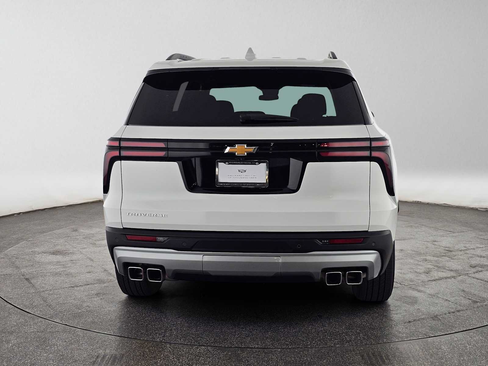 Used 2025 Chevrolet Traverse LT FWD image 4