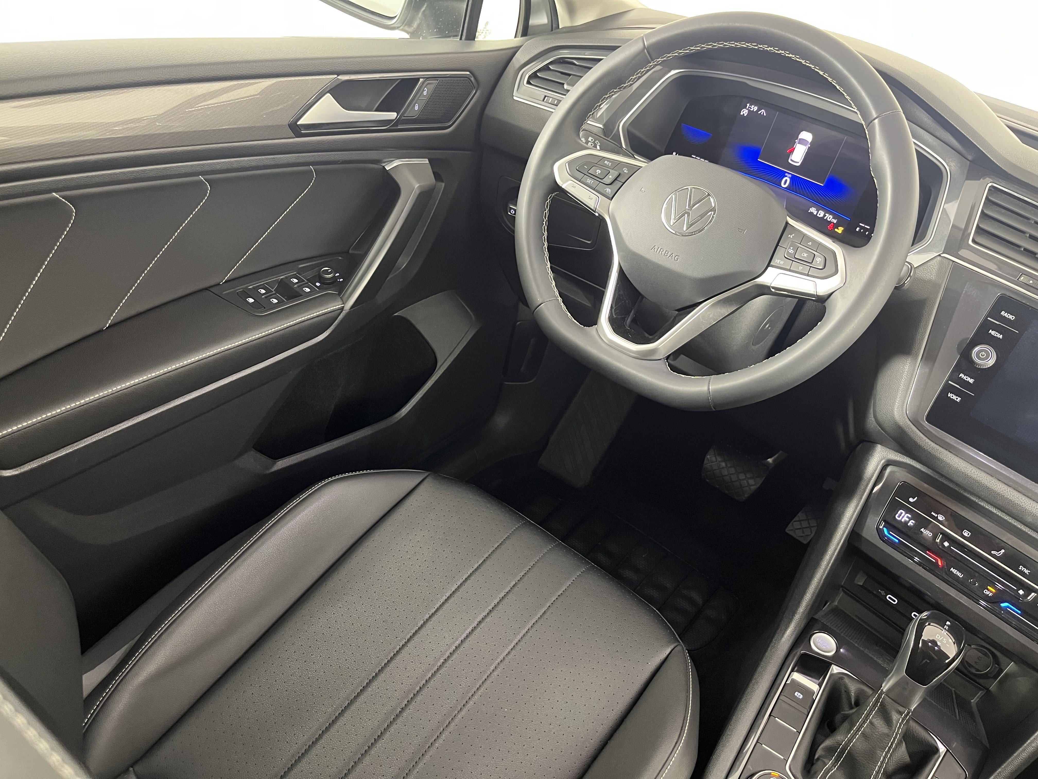 Certified 2022 Volkswagen Tiguan SE AWD/4WD image 9