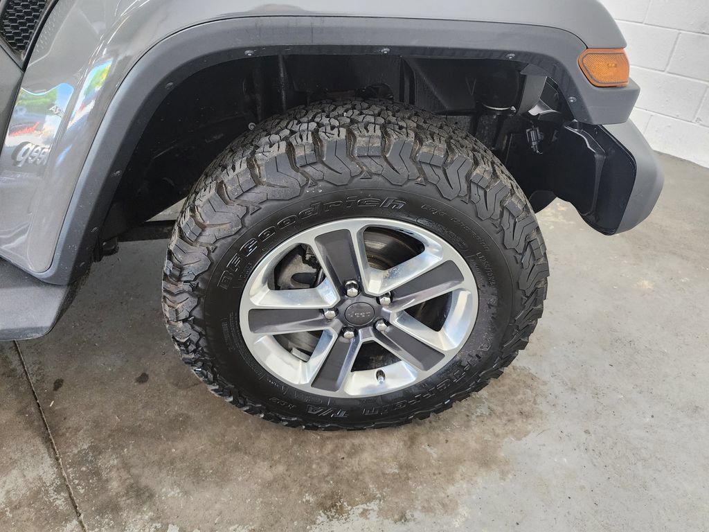 Used 2020 Jeep Wrangler Unlimited Sahara w/ Uconnect 4C Nav & Sound Group AWD/4WD image 37