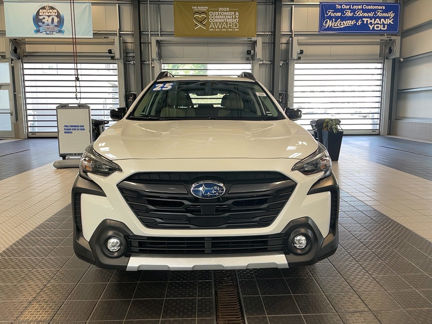 Used 2025 Subaru Outback Limited AWD/4WD image 2