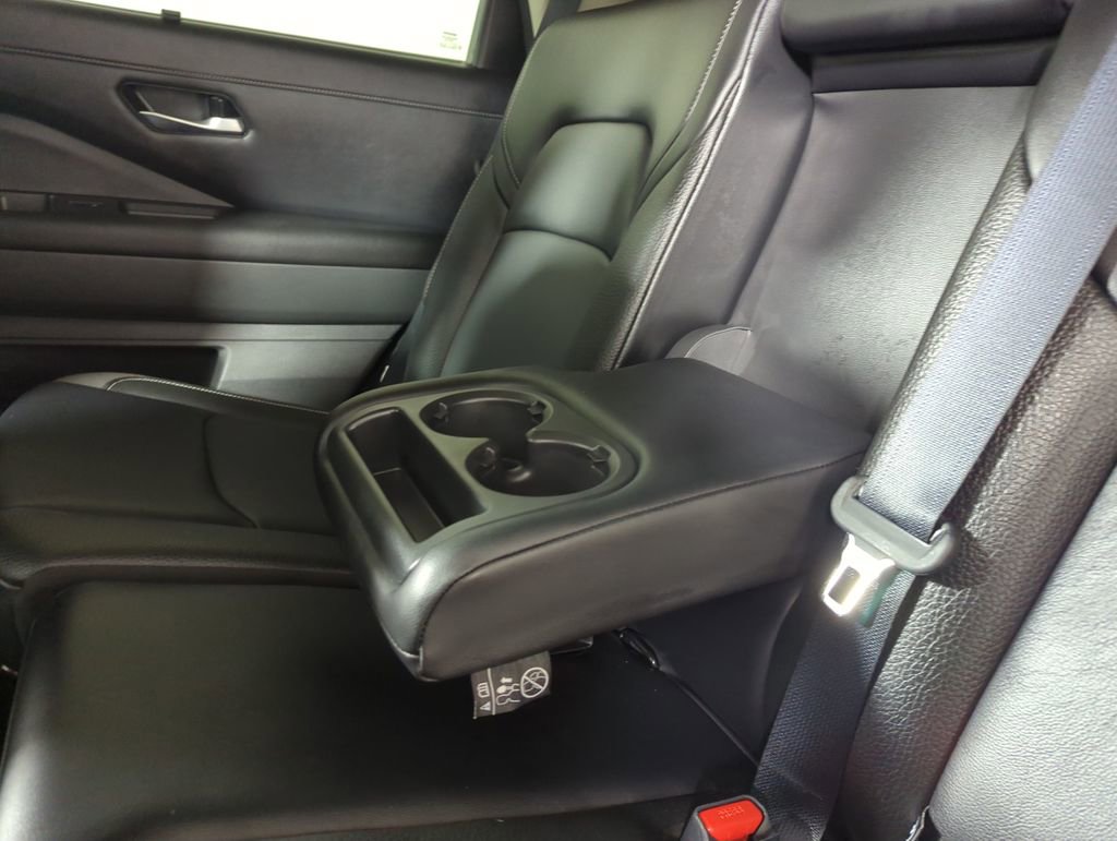 Used 2024 Nissan Pathfinder SL w/ Cargo Package image 32