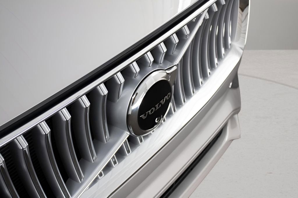 Certified 2025 Volvo XC90 T8 Plus w/ Protection Package Premier image 11