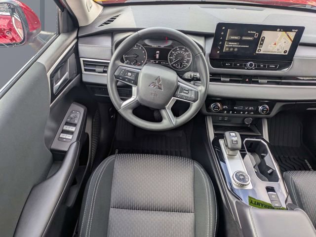 Used 2025 Mitsubishi Outlander ES image 15