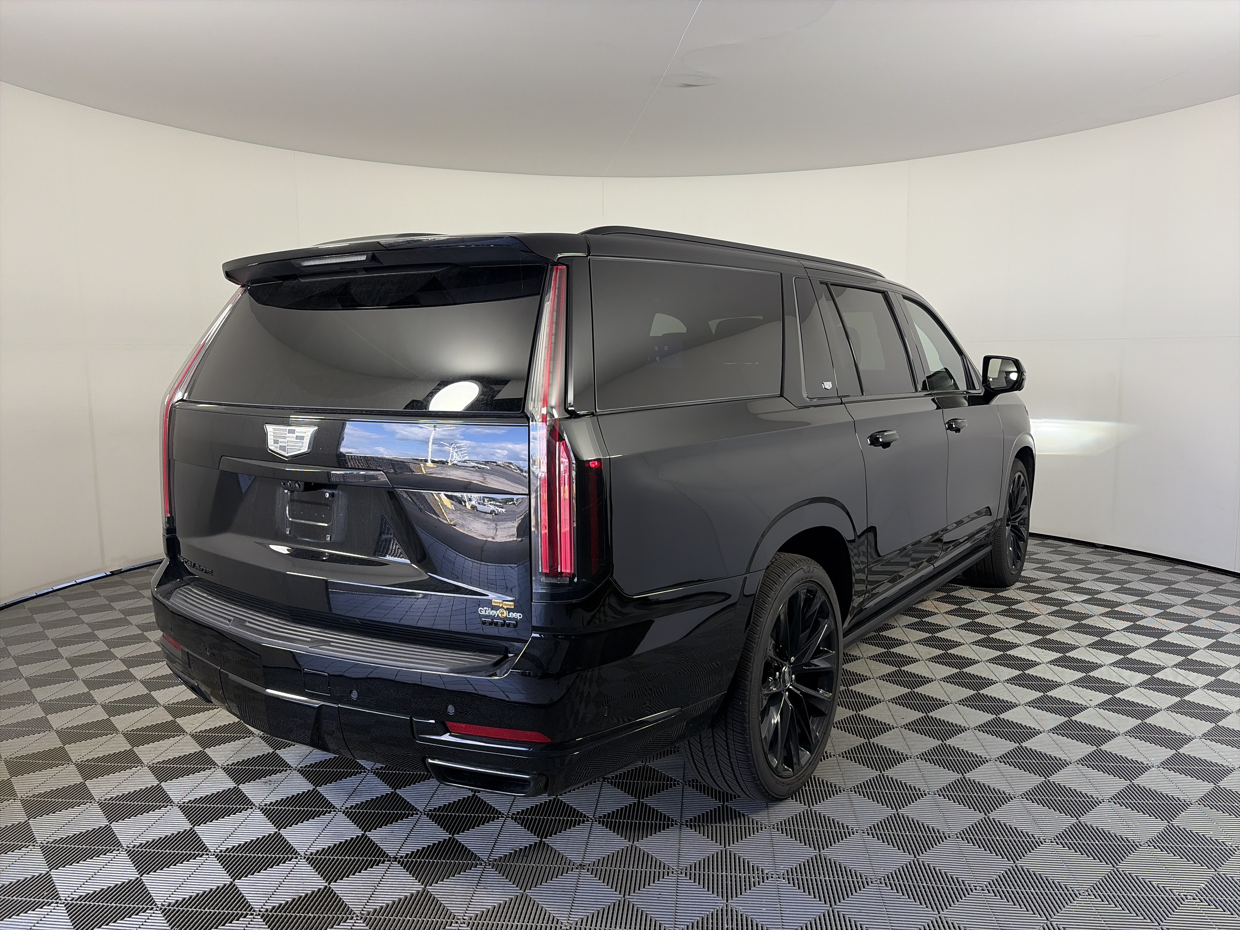 Certified 2026 Cadillac Escalade ESV Platinum Sport w/ LPO, ONYX Package AWD/4WD image 11