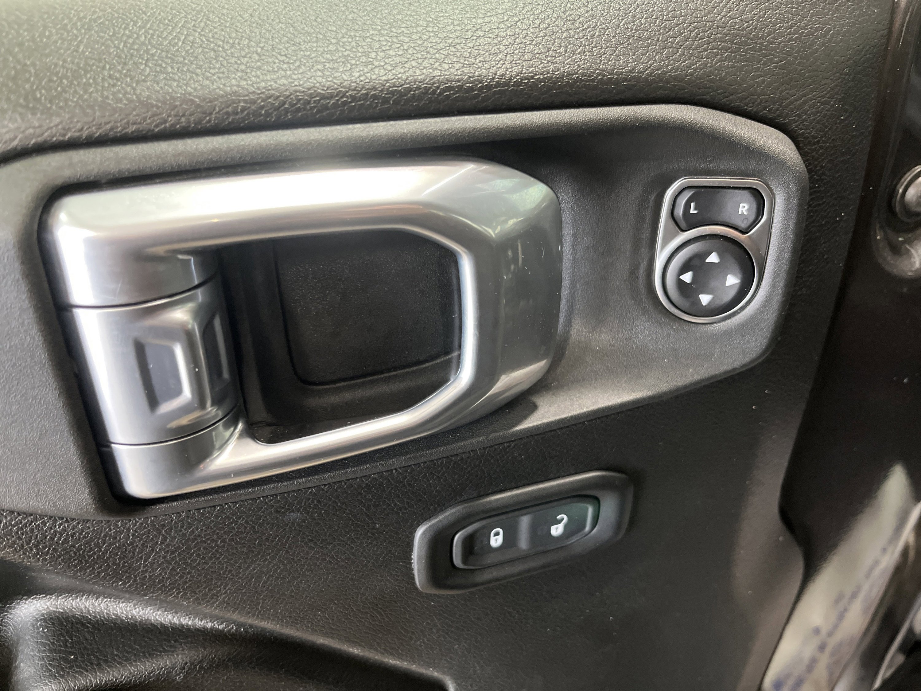 Used 2022 Jeep Wrangler Unlimited Sport image 16