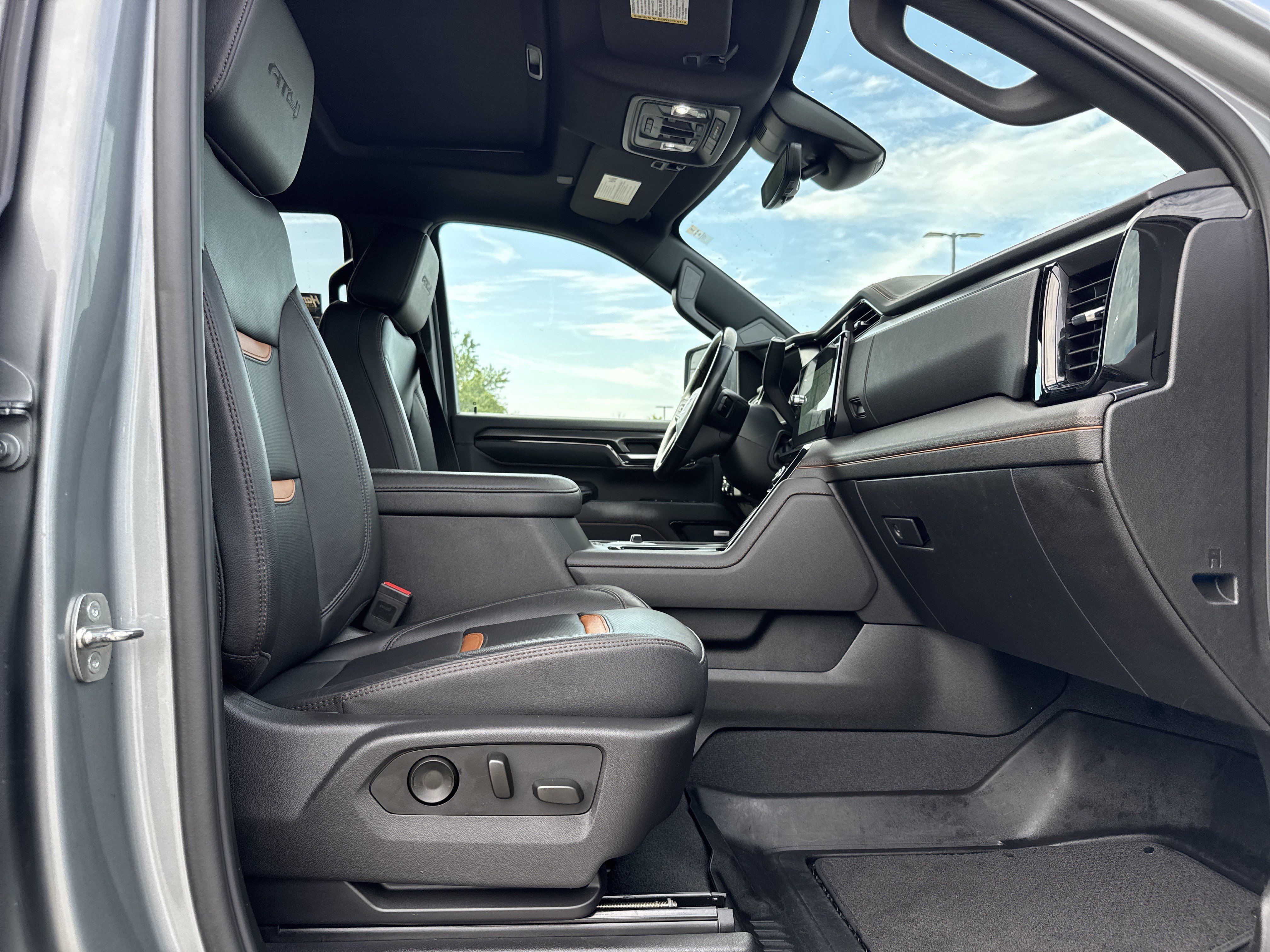 Used 2024 GMC Sierra 2500 AT4 w/ AT4 Premium Plus Package AWD/4WD image 27