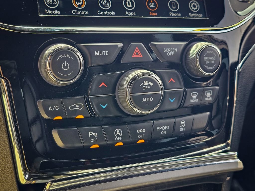 Used 2019 Jeep Grand Cherokee Limited AWD/4WD image 27