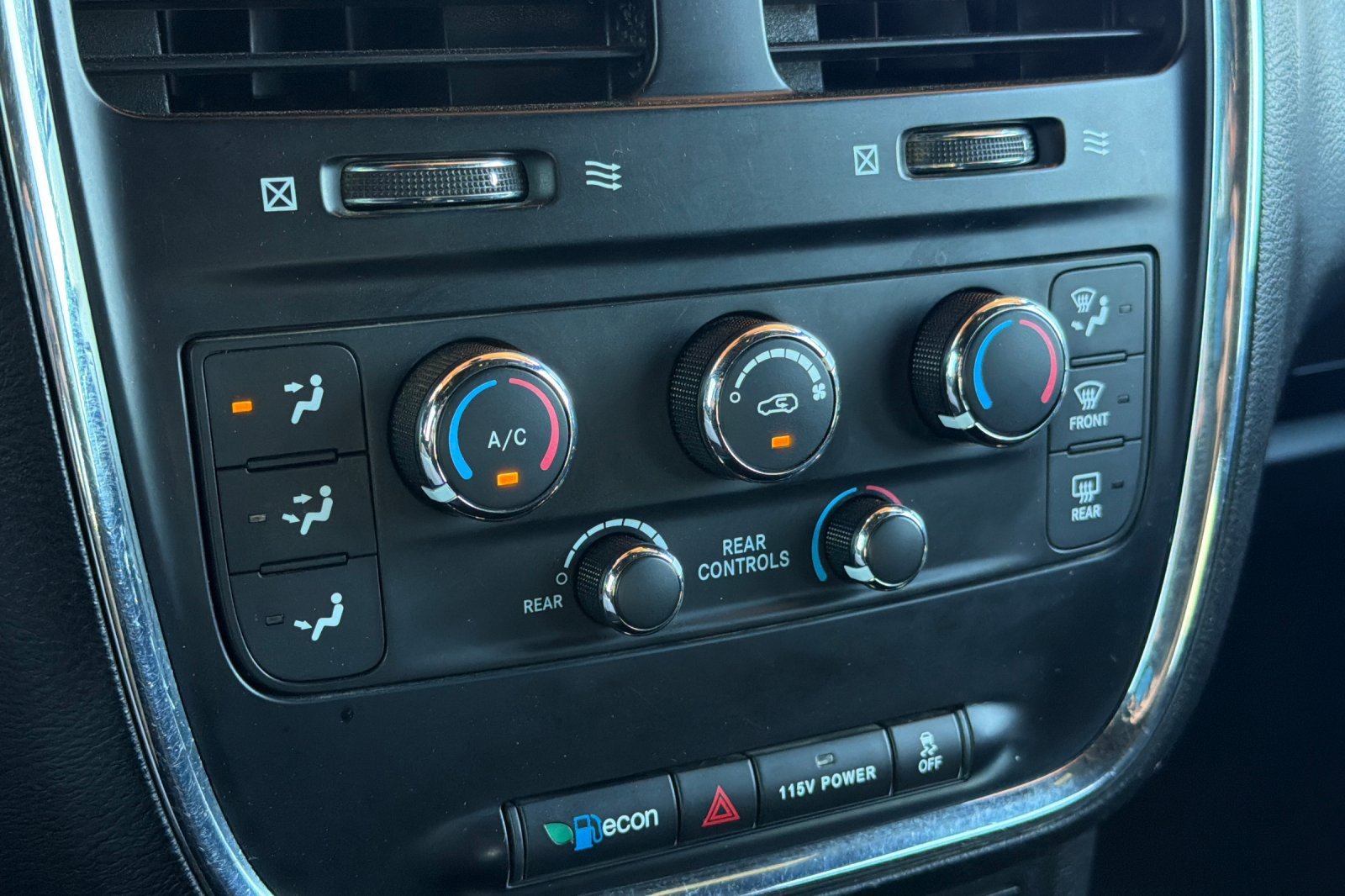 Used 2020 Dodge Grand Caravan SE FWD image 23