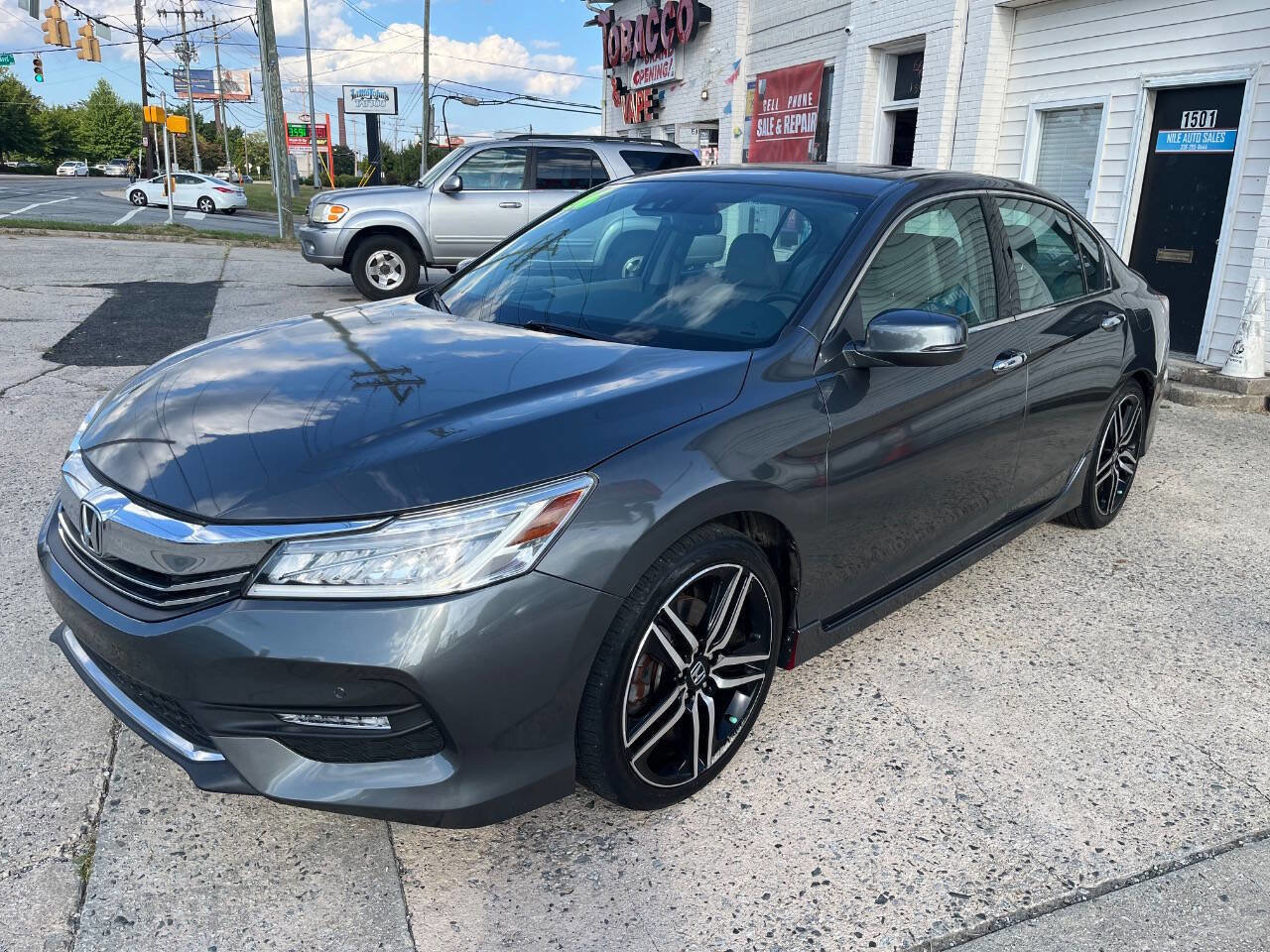 Used 2016 Honda Accord Touring image 3