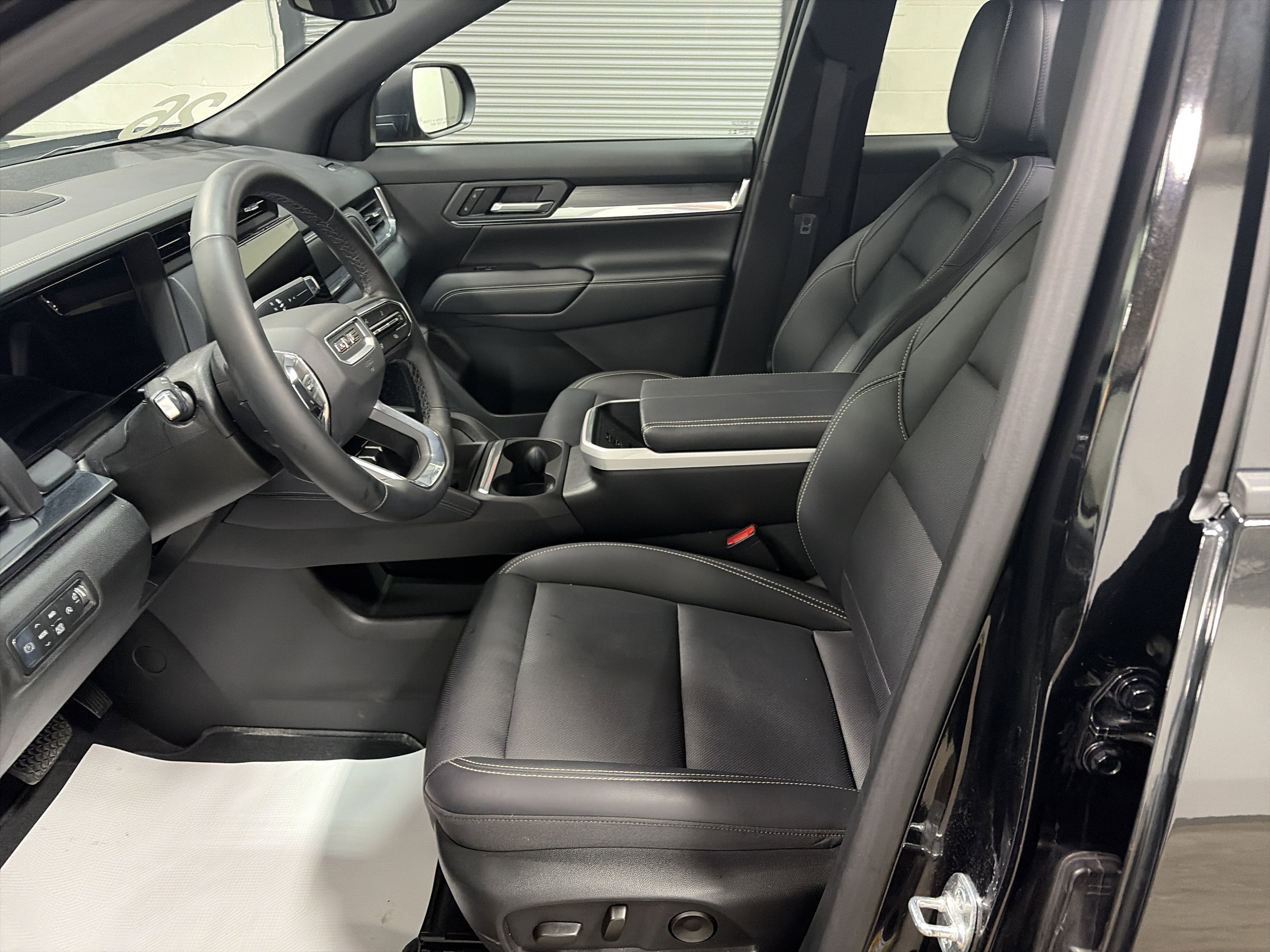 Used 2026 GMC Terrain Elevation w/ Elevation Premium Package image 11