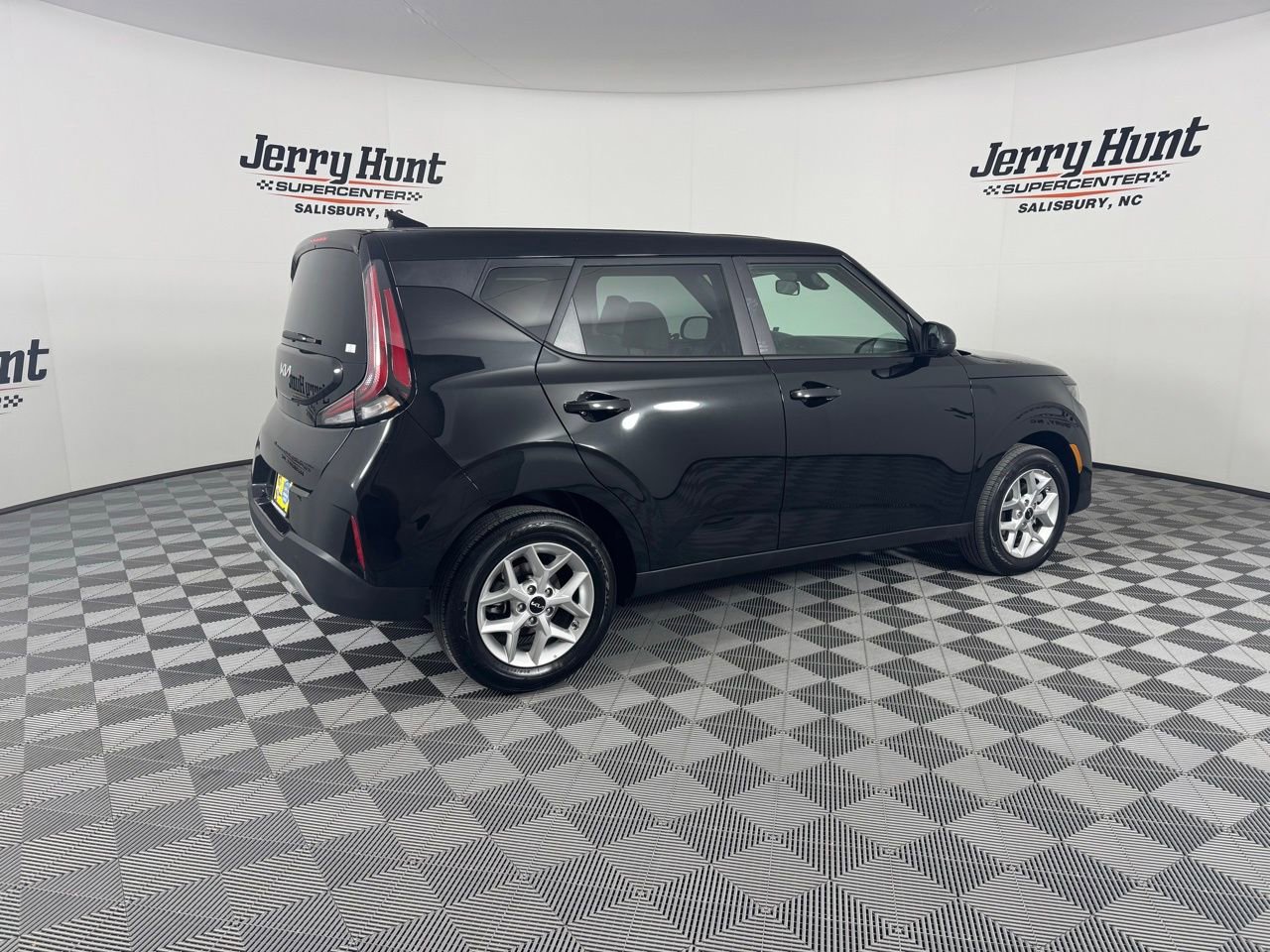 Used 2025 Kia Soul LX w/ LX Technology Package FWD image 13