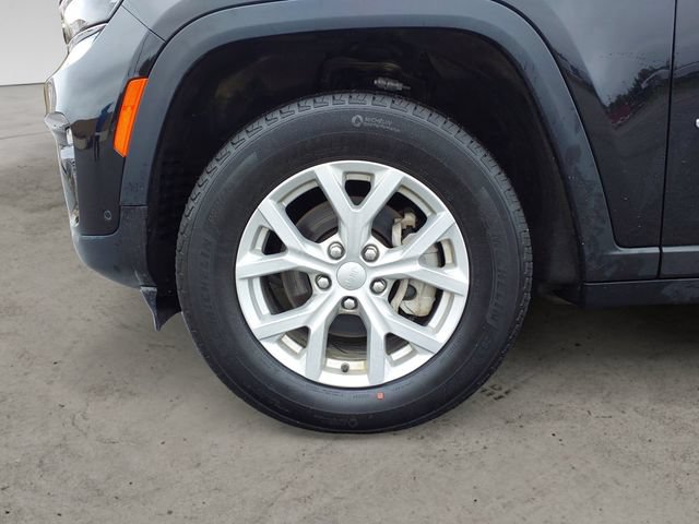 Used 2023 Jeep Grand Cherokee Limited w/ Luxury Tech Group II AWD/4WD image 9