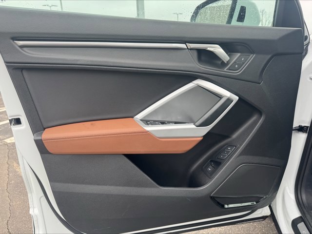 Used 2023 Audi Q3 2.0T Premium Plus w/ Premium Plus Package image 9