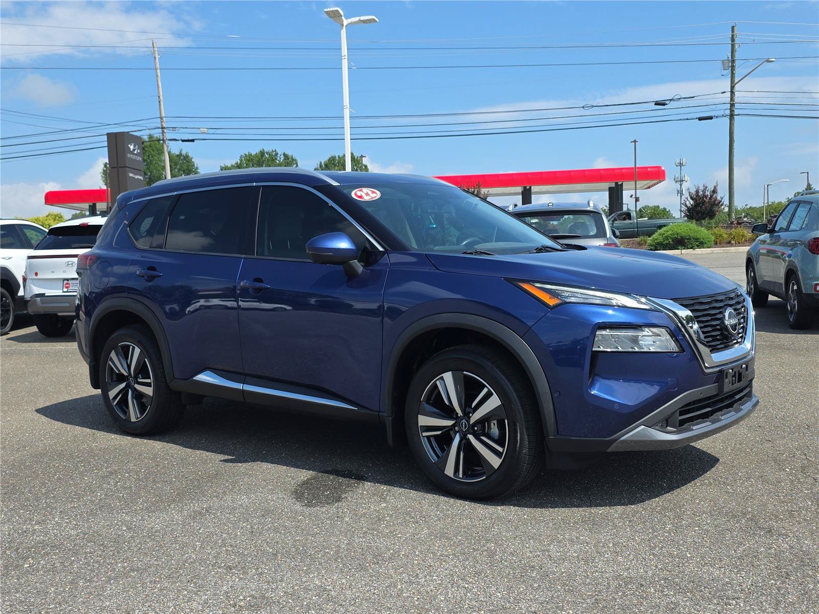 Used 2022 Nissan Rogue SL w/ SL Premium Package FWD image 3