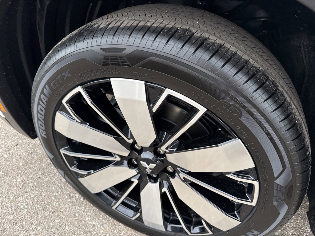 New 2025 Mitsubishi Outlander SE image 9