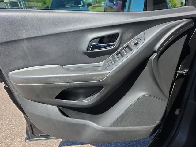 Used 2020 Chevrolet Trax LS w/ Tint and Cruise Package image 17