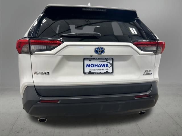 Used 2020 Toyota RAV4 XLE w/ Convenience Package image 9