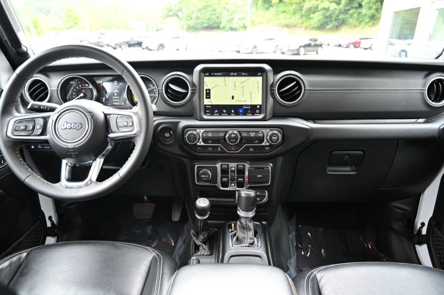 Used 2023 Jeep Wrangler Sahara image 16