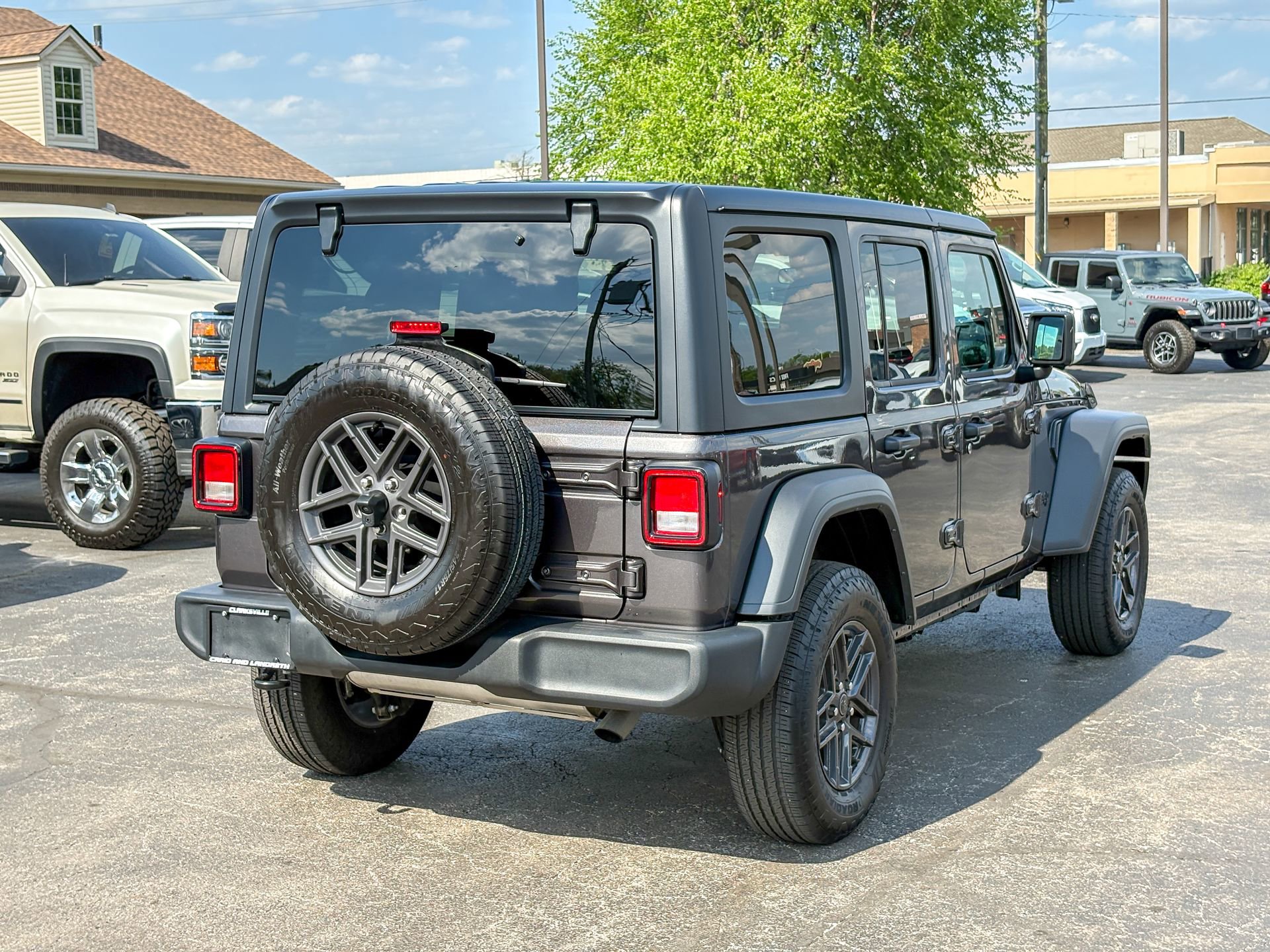 Used 2025 Jeep Wrangler Unlimited Sport AWD/4WD image 16