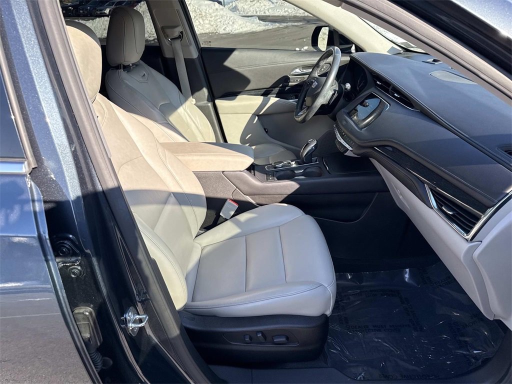 Used 2019 Cadillac XT4 Premium Luxury w/ Cold Weather Package image 11