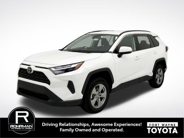 Used 2025 Toyota RAV4 XLE AWD/4WD image 3
